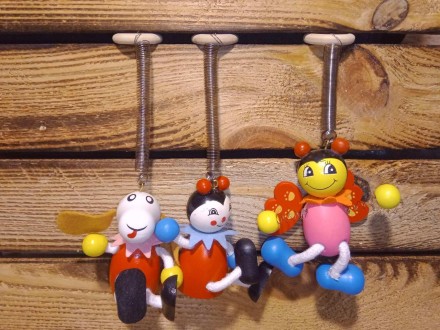 Дерев'яна іграшка стрибун. Ручна робота. В асортименті.