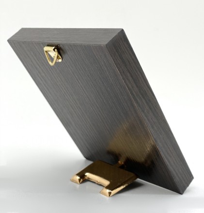 Ікона в обкладі, риза, дерев'яний кіот на підставці "Святий Микола — диво". Оригінальна робота. Позолот