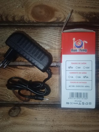 Імпульсний адаптер живлення 5 V 3 А штекер 2.5/0,7 мм, довжина 1 м. Блок живлення