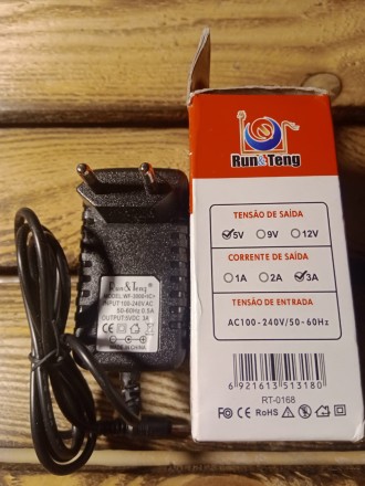 Імпульсний адаптер живлення 5 V 3 А штекер 2.5/0,7 мм, довжина 1 м. Блок живлення