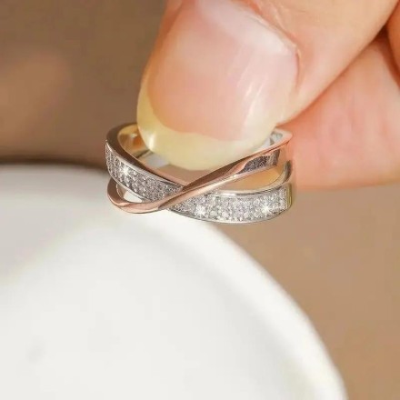 Кільце геометричне з кубічним цирконієм Чудовий блиск і перелив фіаніту класу ААА CZ!