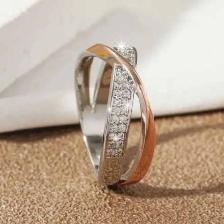 Кільце геометричне з кубічним цирконієм Чудовий блиск і перелив фіаніту класу ААА CZ!