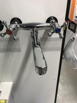 Змішувач для душу та умивальника, кухні. З ексцентриками, аератором. Retro Classic 2