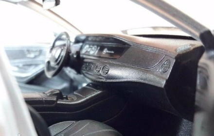 Модель машинки 1 /24 Мерседес Mercedes S 221