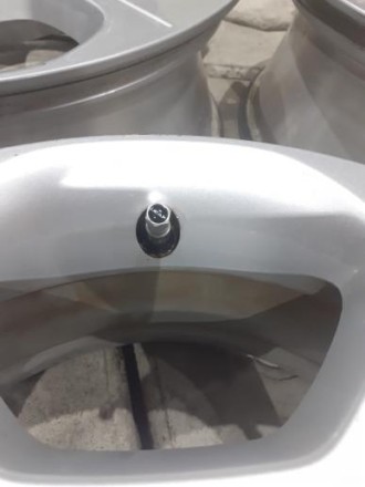 Захисні ковпачки на ніпелях, металеві Nissan Leaf (на колеса)