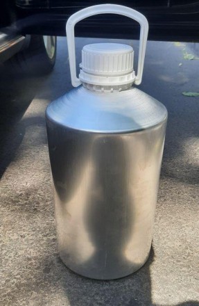 Каністра алюмінієва 6 і 12 літрів. Легка та практична.