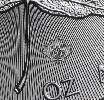 Інвестиційна монета "Канадовий Кленовий лист" 1 унція 31,1 г чистого срібла, проба 999,9 Канада, 2017