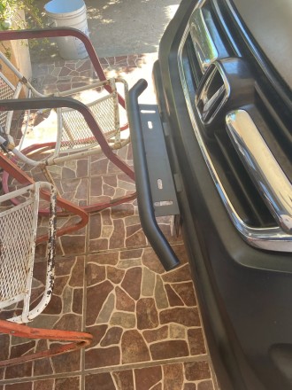 Кенгурник на передній бампер. З тримачем під номерний знак і кронштейн для прожекторів. Алюміній.