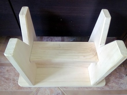 Табурет ручної роботи. Табурета дерев'яна. Масив. Сосна.