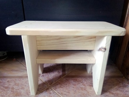 Табурет ручної роботи. Табурета дерев'яна. Масив. Сосна.