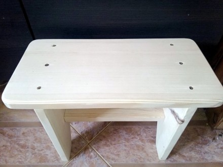 Табурет ручної роботи. Табурета дерев'яна. Масив. Сосна.