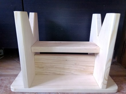 Табурет ручної роботи. Табурета дерев'яна. Масив. Сосна.