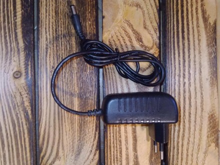 Імпульсний адаптер блок живлення 12 V 1 А (6 Вт) штекер 5.5/2.5 посилена потужність