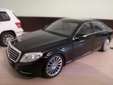 Модель авто 1/24 автомобіль Mercedes S 221, чорний. Якість!