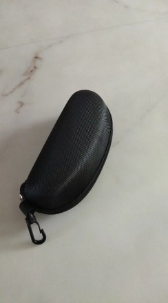 Чохол для окулярів, на блискавці, з карабіном. Чорний