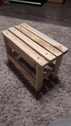 Табурет ручної роботи. Табуретка дерев'яна