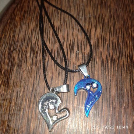 Парные кулоны сердце для влюбленных. Гравировка "I Love you". Цвет серебро и титан.