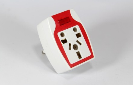 Мережевий адаптер перехідник універсальний міжнародний з індикатором "Travel Helper" 16 А 220 В