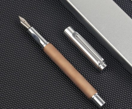Професійна перова ручка Grand Boss Brown oak, перо позолоту  22К, преміумкласу з футляром.