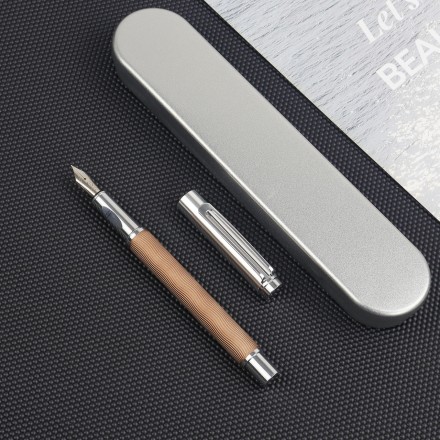 Професійна перова ручка Grand Boss Brown oak, перо позолоту  22К, преміумкласу з футляром.