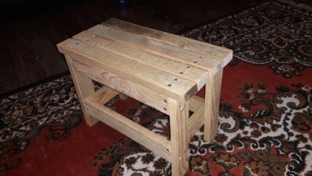 Табурет ручної роботи. Табурета дерев'яна. Міцна.