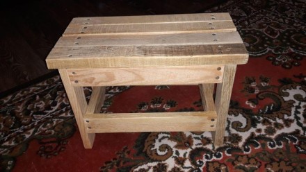 Табурет ручної роботи. Табурета дерев'яна. Міцна.