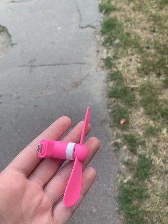 Портативний мобільний вентилятор для айфон у роз'єм Lightning АРЕ (mini fan iphone)