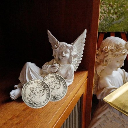 Пам'ятна, ювілейна монета з посрібленим "1800 Draped Bust Dollar", у тримачі, із серії «American Silver D