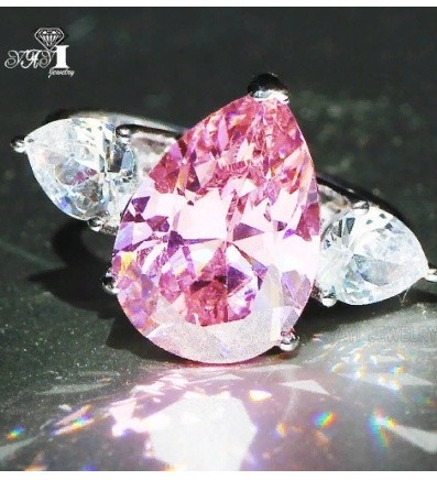 Кільце з кубічним цирконієм. Срібло 925,. Клеймо.  Чудовий блиск і перелив фіанітів класу ААА CZ!