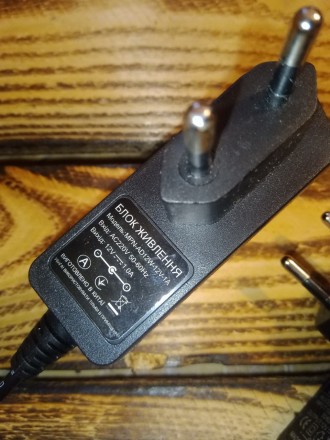 Імпульсний адаптер живлення 5 V 1 А (5 Вт) штекер 5.5/2.5 довжина 1 м