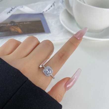 Кільце з кубічним цирконієм. Чудовий блиск і перелив фіаніту класу ААА CZ!