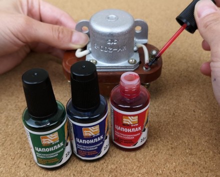 Лак "Цапон" для покриття фурнітури жовтий. скло, 30 мл. Цапонлак.