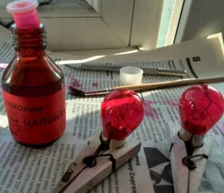 Лак "Цапон" для покриття фурнітури жовтий. скло, 30 мл. Цапонлак.