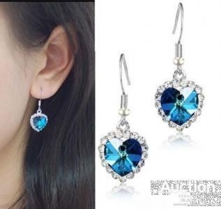 Сережки гачки з фільму Тисник у подарунковому мішечку.