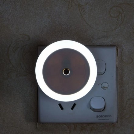 Нічник LED мережевий із датчиком освітлення Luno Round. Автоматичний сенсор.