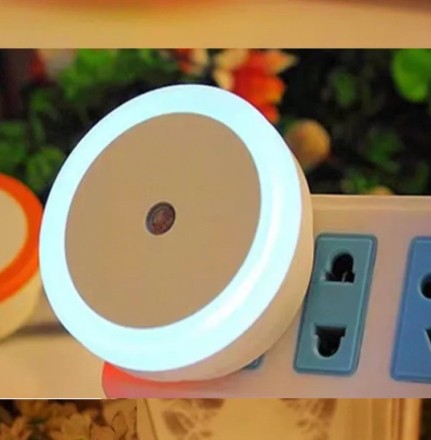 Нічник LED мережевий із датчиком освітлення Luno Round. Автоматичний сенсор.