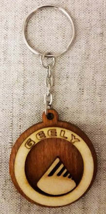 Дерев'яний автомобільний брелок. Лазерне різання. Міцне кільце з неіржавкої сталі
