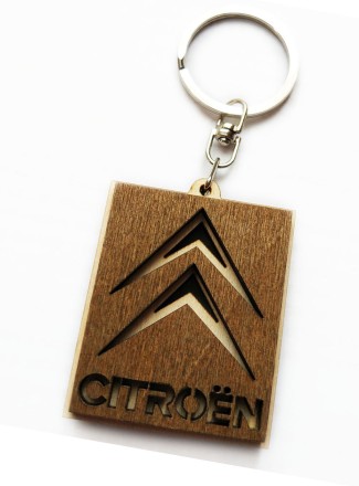 Дерев'яний автомобільний брелок. Лазерне різання. Міцне кільце з неіржавкої сталі